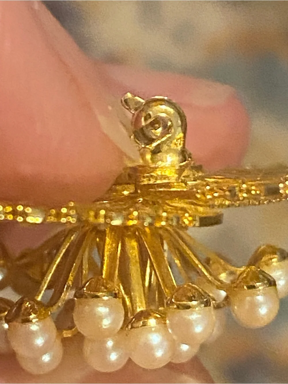 Vintage Gold Tone 3D Wirework Butterfly Brooch with Faux Pearl Cluster Burst